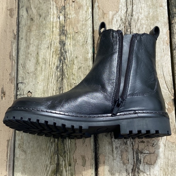 Women’s Zara Chunky Lug Black Leather Ankle Boots Size 5, Excellent Condition!! - Picture 6 of 14